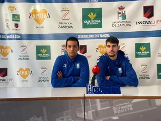 Saulo Hernández y Toni Naspler en rueda de prensa