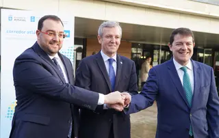 Mañueco llama a evitar una “España hemipléjica” y pide “pasos decididos” para el Corredor Atlántico del noroeste