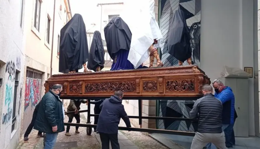 Traslado del Cinco de Copas tras su restauración 3
