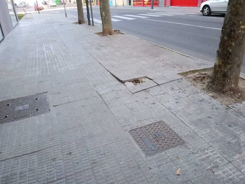 UPL denuncia el estado de la vía y la acera en Candelaria Ruiz del Árbol (1)