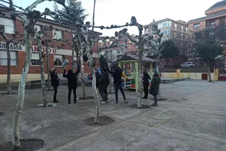 Imagen del equipo de Televisión Española en el colegio Sancho II