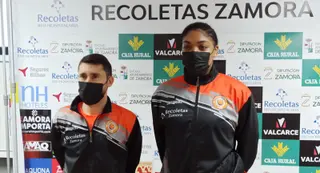 Jacinto Carbajal junto a Nneka
