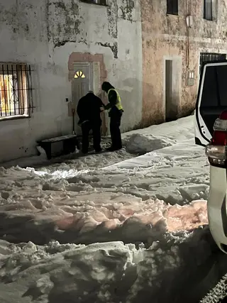 La Guardia Civil ayuda a un hombre que carecía de su medicación