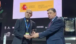 Lera en el momento de la entrega HOSTELERÍA EN ZAMORA