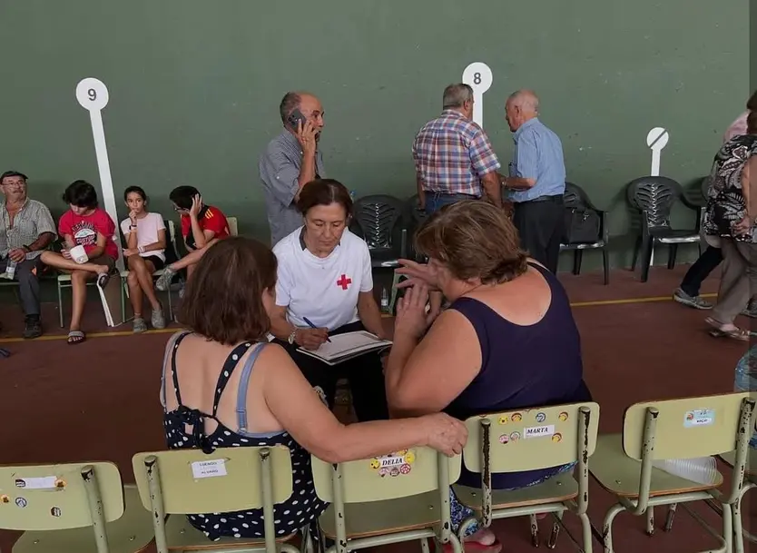 Desalojados Por El Incendio De Fermoselle En El Pabellón De Bermillo, Convertido En Albergue (2)