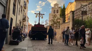 La Exaltación de la Santa Cruz guía el camino de los fieles