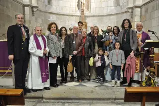 Rito de entrada de nuevos hermanos de la Cofradía de la Resurrección. Foto: Verónica Muriel