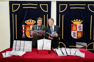 ICAL. El presidente de las Cortes de Castilla y León, Francisco Vázquez, recibe al consejero de Economía y Hacienda y portavoz de la Junta, Carlos Fernández Carriedo, para el registro del Proyecto de Ley de Presupuestos