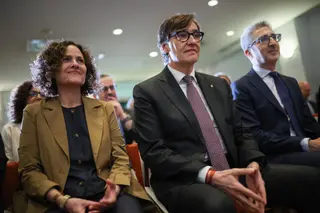 La consejera de Cultura de la Generalitat de Catalunya, Sonia Hernández; el president de la Generalitat de Catalunya, Salvador Illa, y el ministro de Hacienda, Arcadi España. Alejandro Martínez Vélez. Europa Press. Archivo