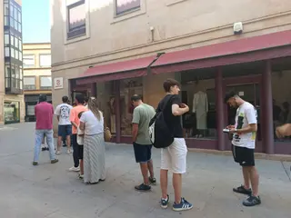 Cola en la tienda del Zmaora CF ARCHIVO