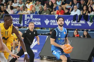 Iker Montero durante el partido en el que el CB Zamora se enfrentó al Movistar Estudiantes