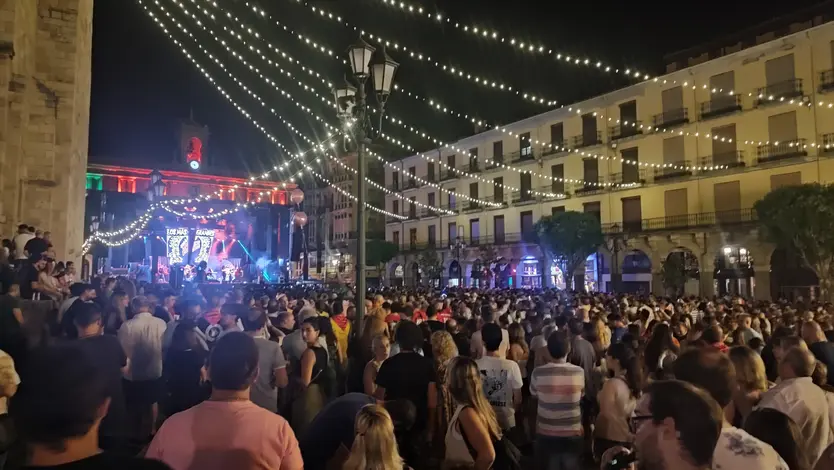 La Plaza Mayor, a rebosar con los Mojinos Escozíos
