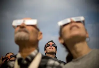Observación de un eclipse. Archivo