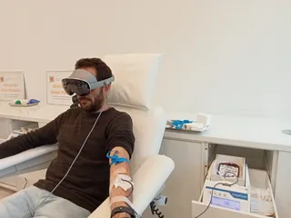 Gafas de realidad mixta donación de sangre