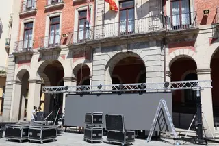 Pantalla Gigante En La Plaza Mayor De Zamora
