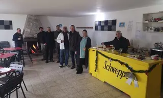 Vecinos en el local social
