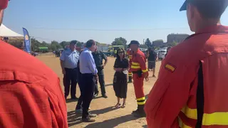 Margarita Robles visita la zona afectada por el incendio de Losacio. Foto María Lorenzo (1)