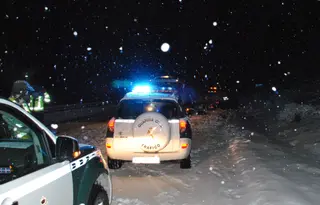 la guardia civil actua en el temporal de nieve