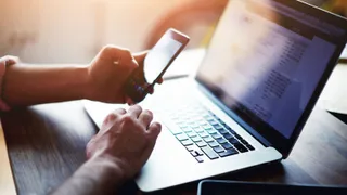 Trucos y peligros de conectarse a una red wifi pública, sobre todo en vacaciones