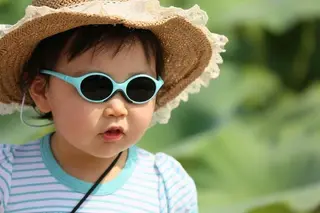 La visión en el primer año de vida: jugar con objetos llamativos y protegerlos del sol es fundamental para los bebés