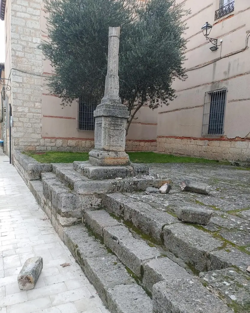 Cruz vandalizada en Toro