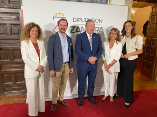 Renata López, Arturo de las Heras, Javier Faúndez, Pilar Tallón y Beatriz Hernández tras el encuentro