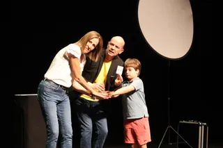 Jandro subió al escenario a personas de todas las edades para hacerles partícipes de sus trucos