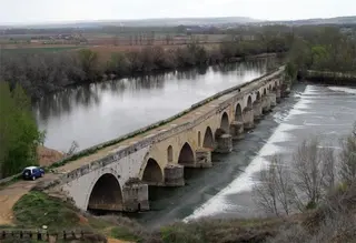 El PSOE insta a la Junta a colaborar con el Ayuntamiento de Toro en la conservación del Puente Mayor