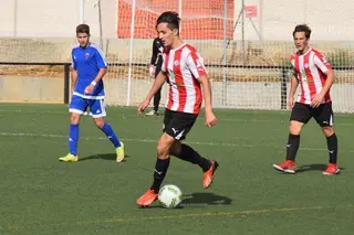 Javi Hernández, Tomás González y Yuberth, alternativas de Losada para el puesto de lateral