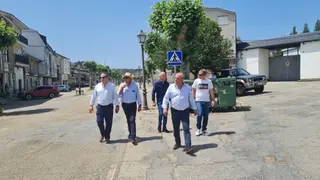 El presidente de la Diputación de Zamora Javier Faúndez Domínguez, en su visita institucional con el Ayuntamiento de Galende