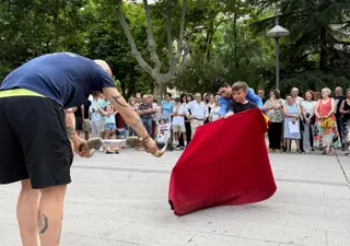 Marco Pérez y cientos de aficionados, protagonistas en el centro de Zamora, previo a la feria taurina