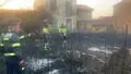 Dos bomberos en el incendio de Molezuelas de la Carballeda del pasado verano