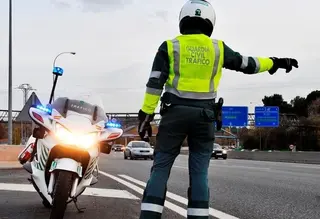 La Guardia Civil identifica y denuncia a un conductor que se saltó un control de alcoholemia