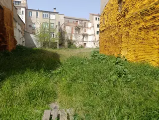 Un solar en el centro de Zamora capital. Foto Verónica Muriel