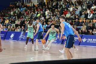 Partido entre el CB Zamora y el Palmer Basket Mallorca durante la pasada temporada. Archivo