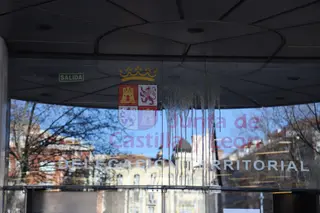 'A huevazo limpio' contra la delegación de la Junta en Zamora por las restricciones en la hostelería