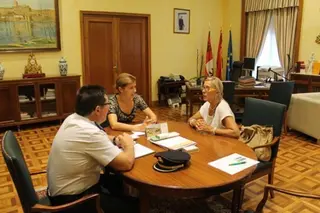La subdelegada del Gobierno analiza con los vecinos del Casco Antiguo la seguridad ciudadana y las actuaciones de prevención