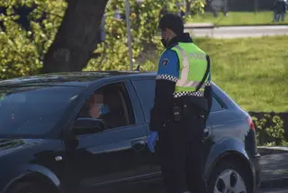 Policia control desplazamiento coronavirus