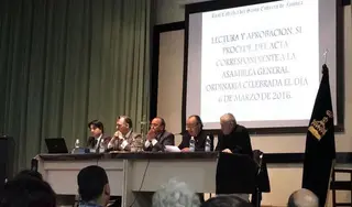 La Real Cofradía del Santo Entierro aprueba el cambio de medallón para el próximo año