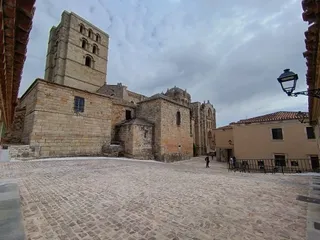 Imagen de la trasera de la Catedral