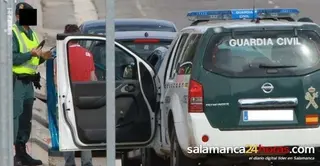 La Guardia Civil intensifica los controles sobre el uso del cinturón y el estado de los neumáticos