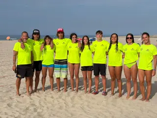 Participantes del Barco Dragones en el XXXVIII Campeonato de España de Playa Salvamento y Socorrismo