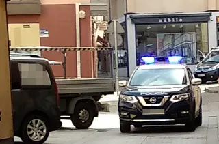 Policia calle feria