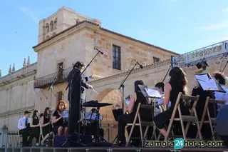 Concierto de la Banda de música de Zamora (BMZ) en la Plaza de la Catedral