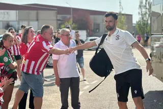 Caluroso recibimiento en las inmediaciones del Luciano Rubio de Benavente