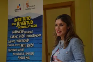 El exrojiblanco Zuhaitz Gurrutxaga repasa su carrera deportiva con los jóvenes de la residencia Doña Urraca