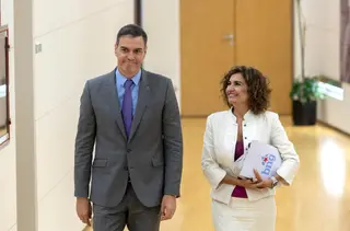 Archivo La ministra de Hacienda y Función Pública en funciones, María Jesús Montero, y el presidente del Gobierno en funciones, Pedro Sánchez EP