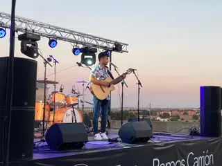 Cacia presenta su primer trabajo en el Ramos Carrión (5)