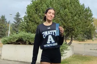 Laura Maniega brilla en Canadá y se clasifica para la próxima ronda universitaria