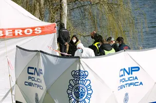 Agentes del GEO trabajan en el río Duero